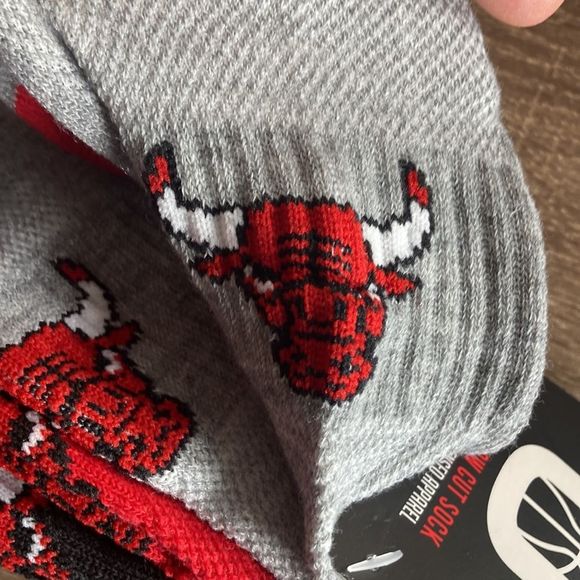 NWT Mens Size 6-12 NBA Chicago Bulls 3 Pair Low Cut Socks - Picture 7 of 9